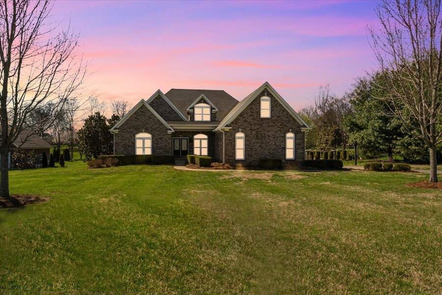 Listed by : Coldwell Banker Legacy Group | Cassi Harris | Bowling Green 