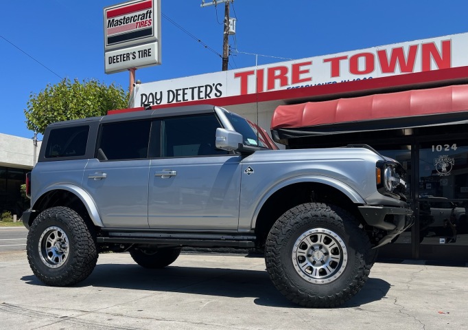 Ray Deeter's Tire Town Auto Repair ad creative