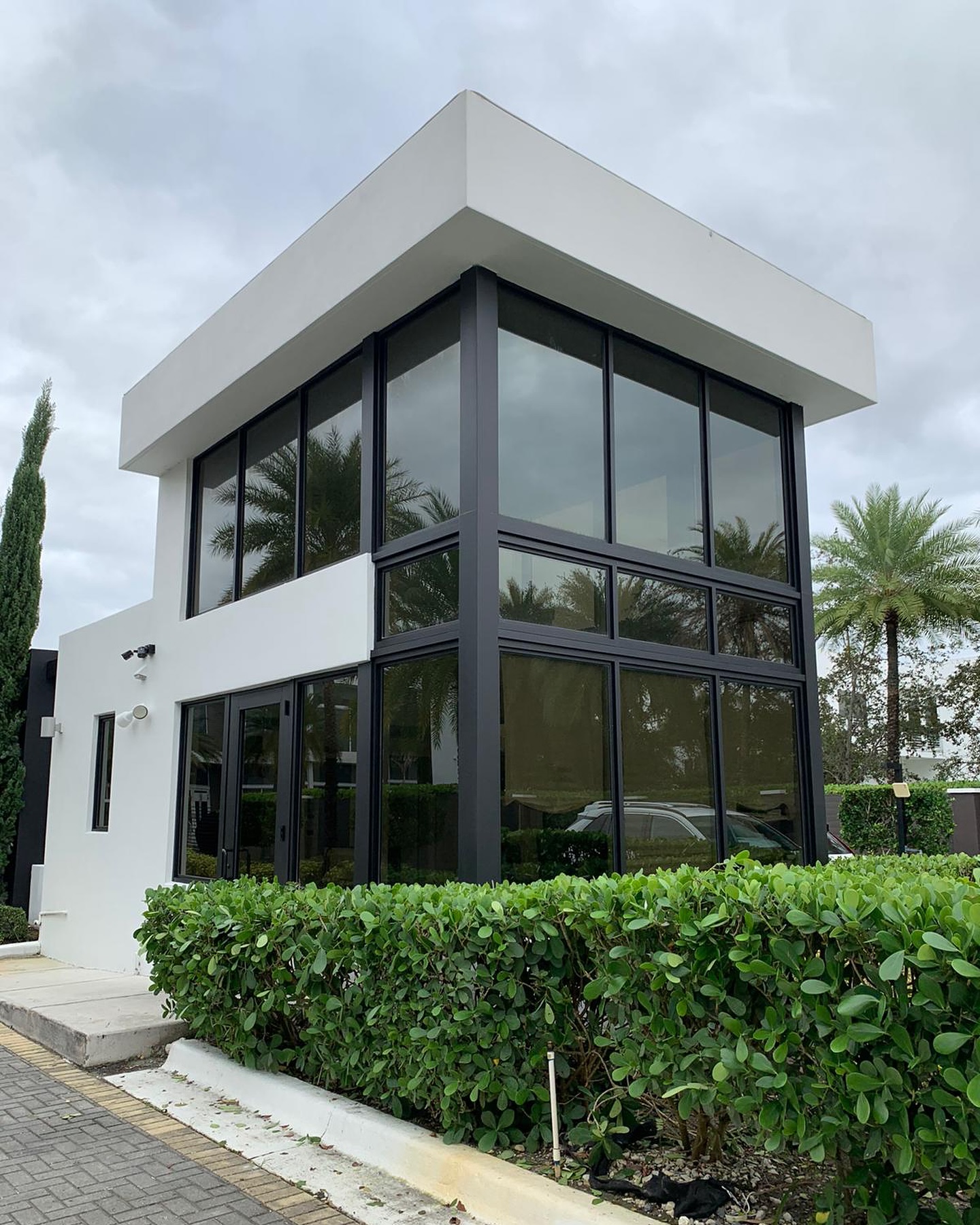 Painting and repair of doors Painter ad