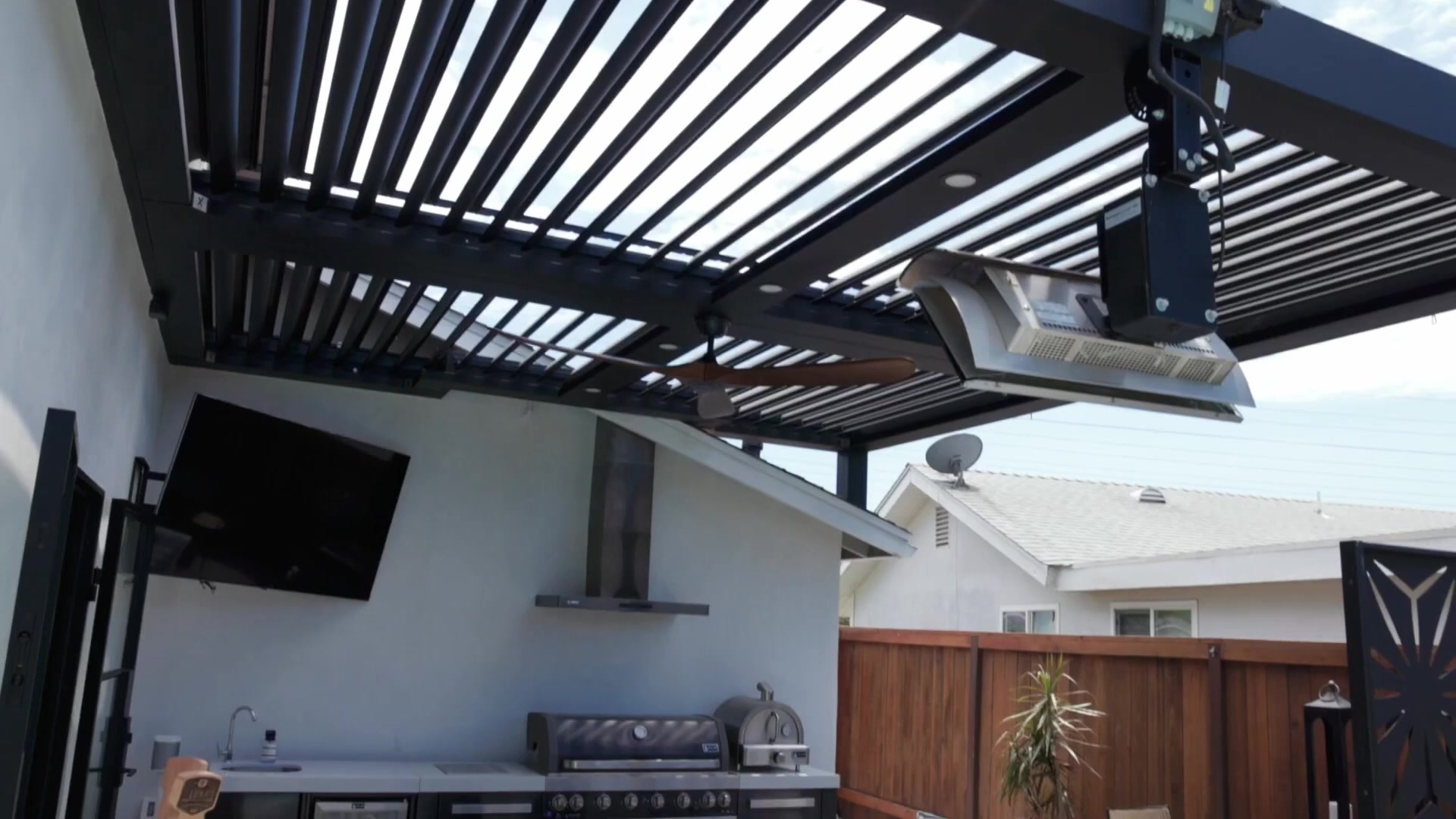 Struxure Outdoor by Kauffman General Contractor ad creative