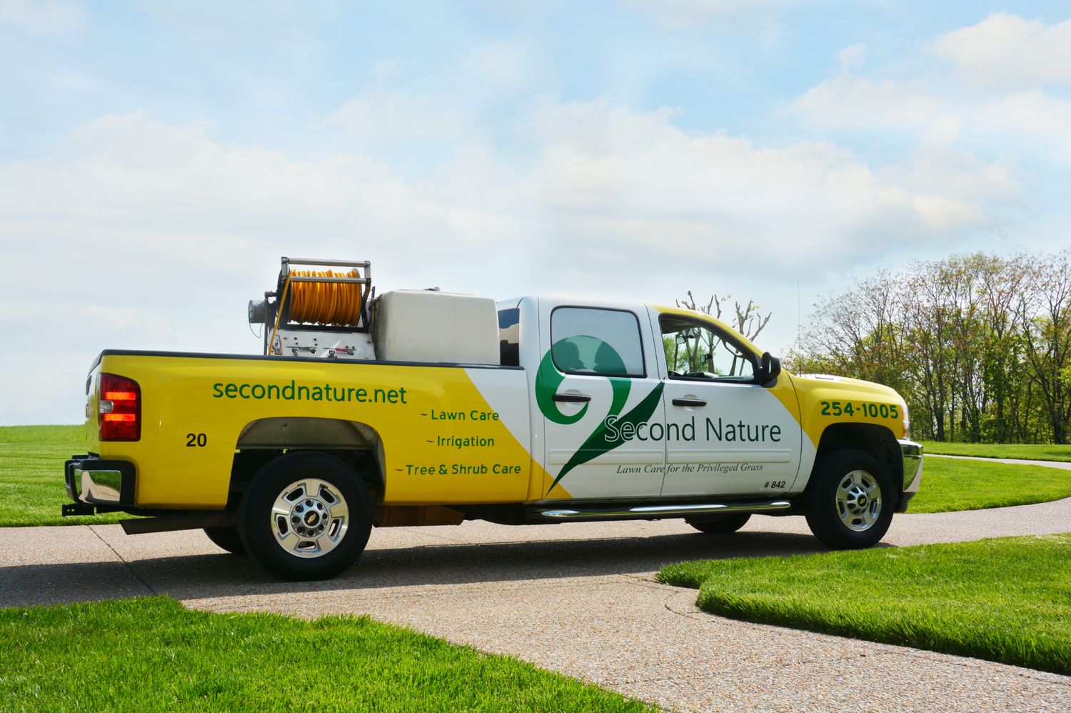 🌿 Get a Greener Lawn with Expert Fertilization!