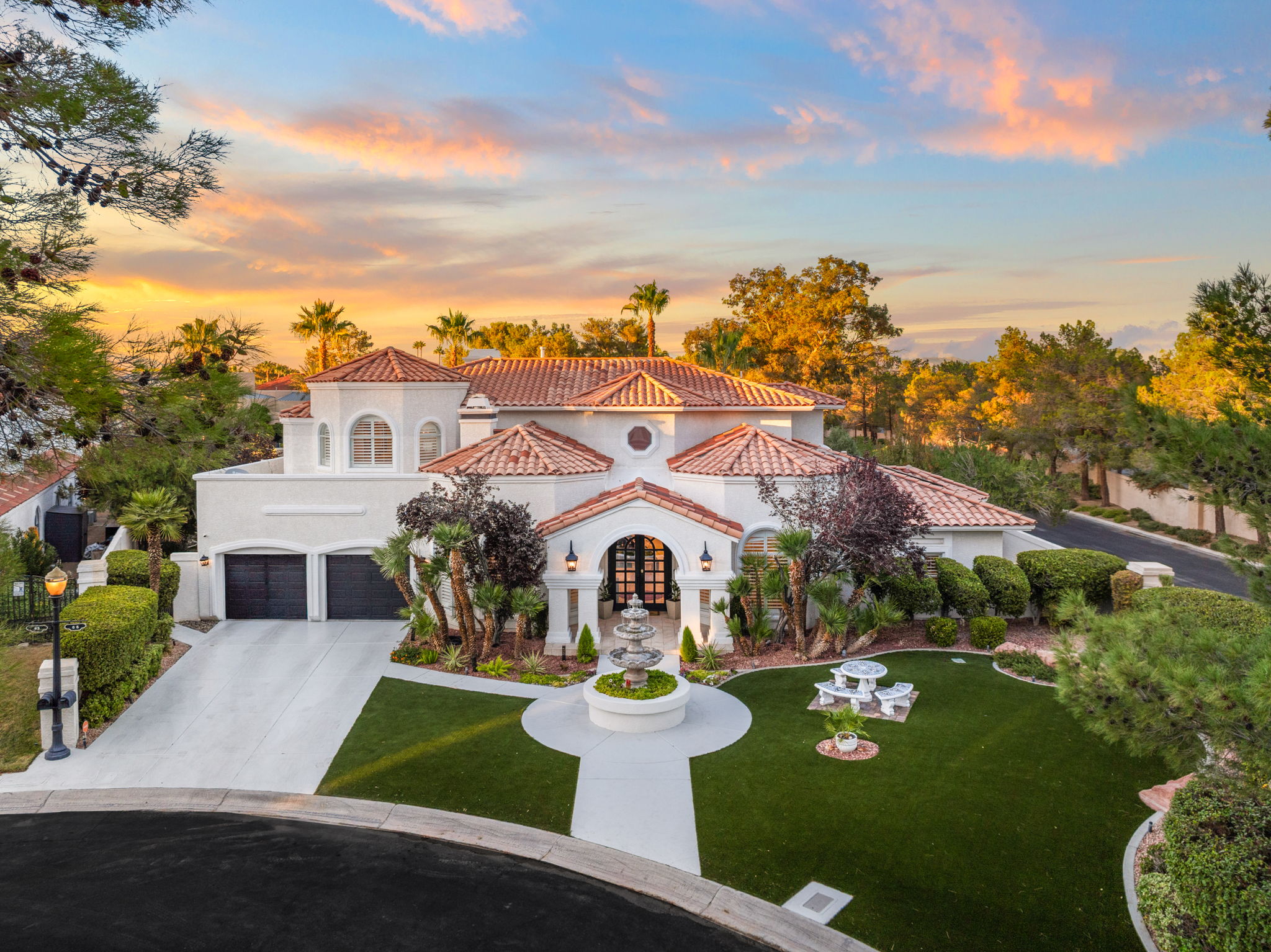 Chakits Krulsawat at Simply Vegas Real Estate Agent ad creative