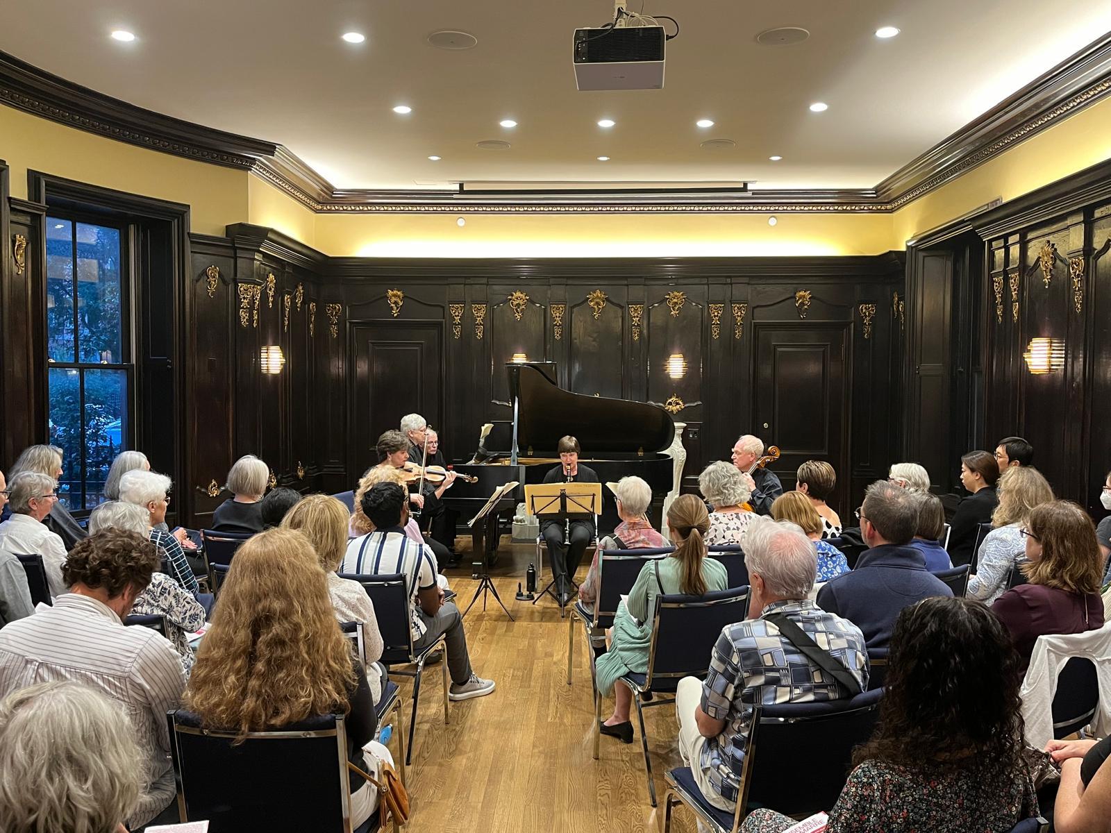 French Library, Inc. Language School ad creative