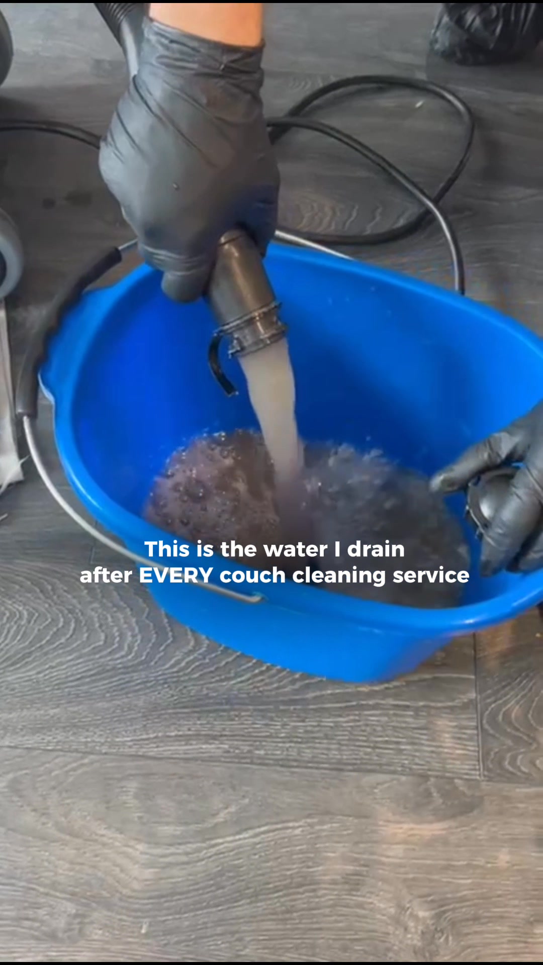 Get Your Home Holiday-Ready 🎄✨ Clean Your Couch Before Guests Arrive!