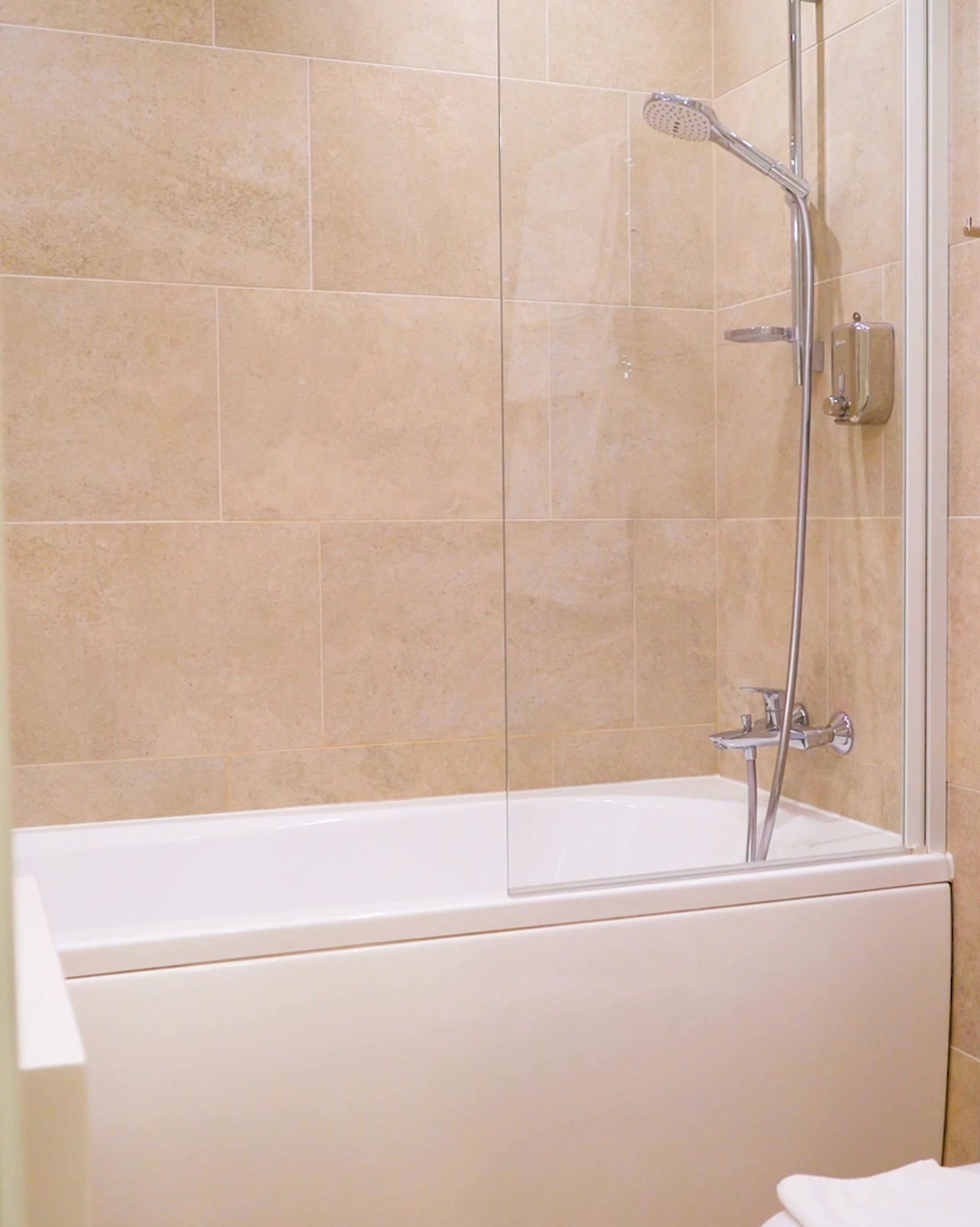 Alenco Inc. Kitchen & Bath Remodeling ad creative