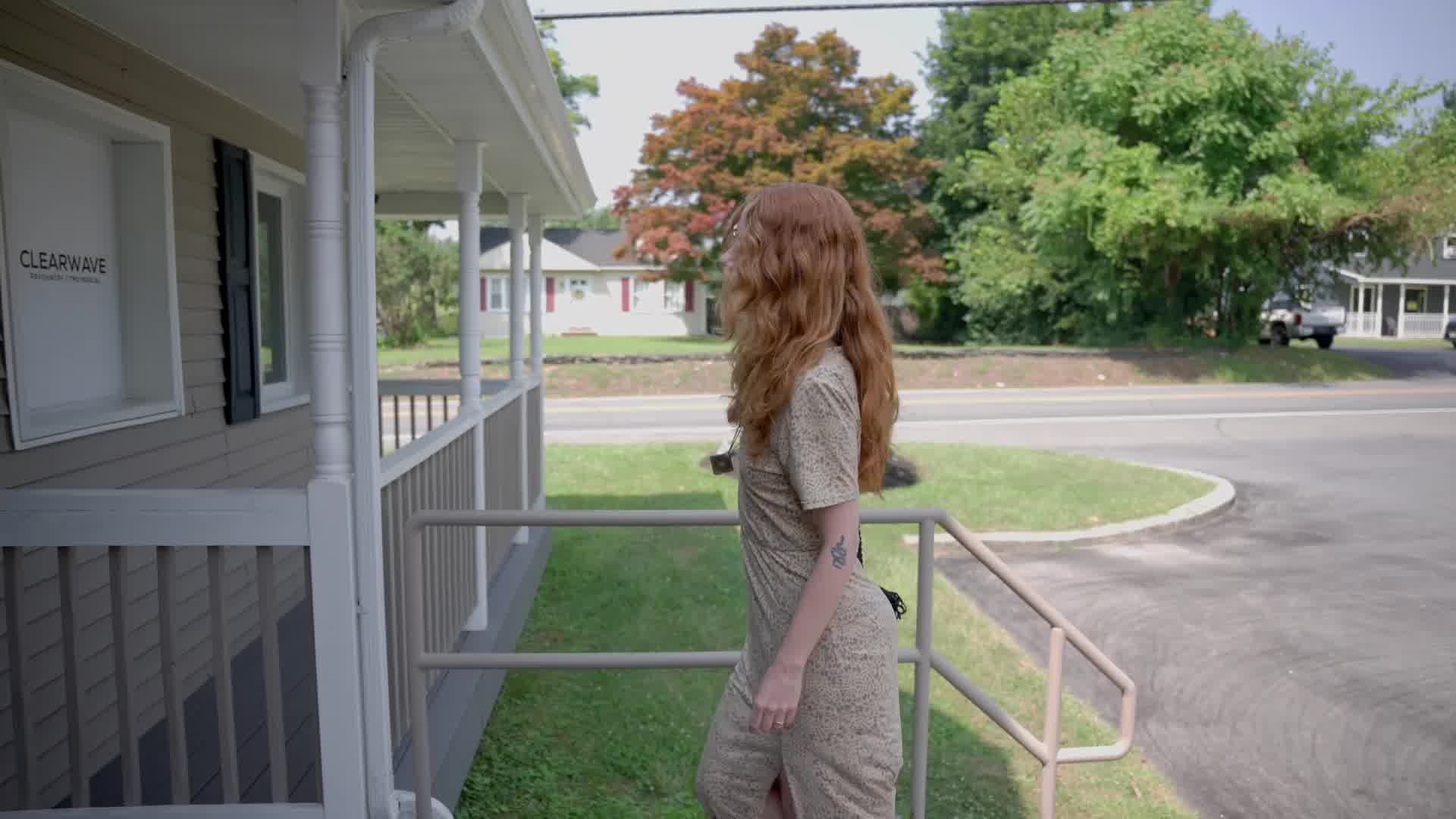 Clearwave Mental Health Therapist & Counselor ad creative