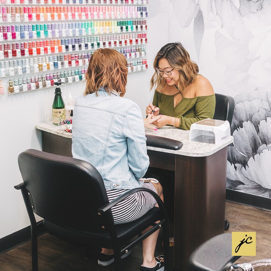 NEW! Salon suite rentals 🔑 Book a tour todays