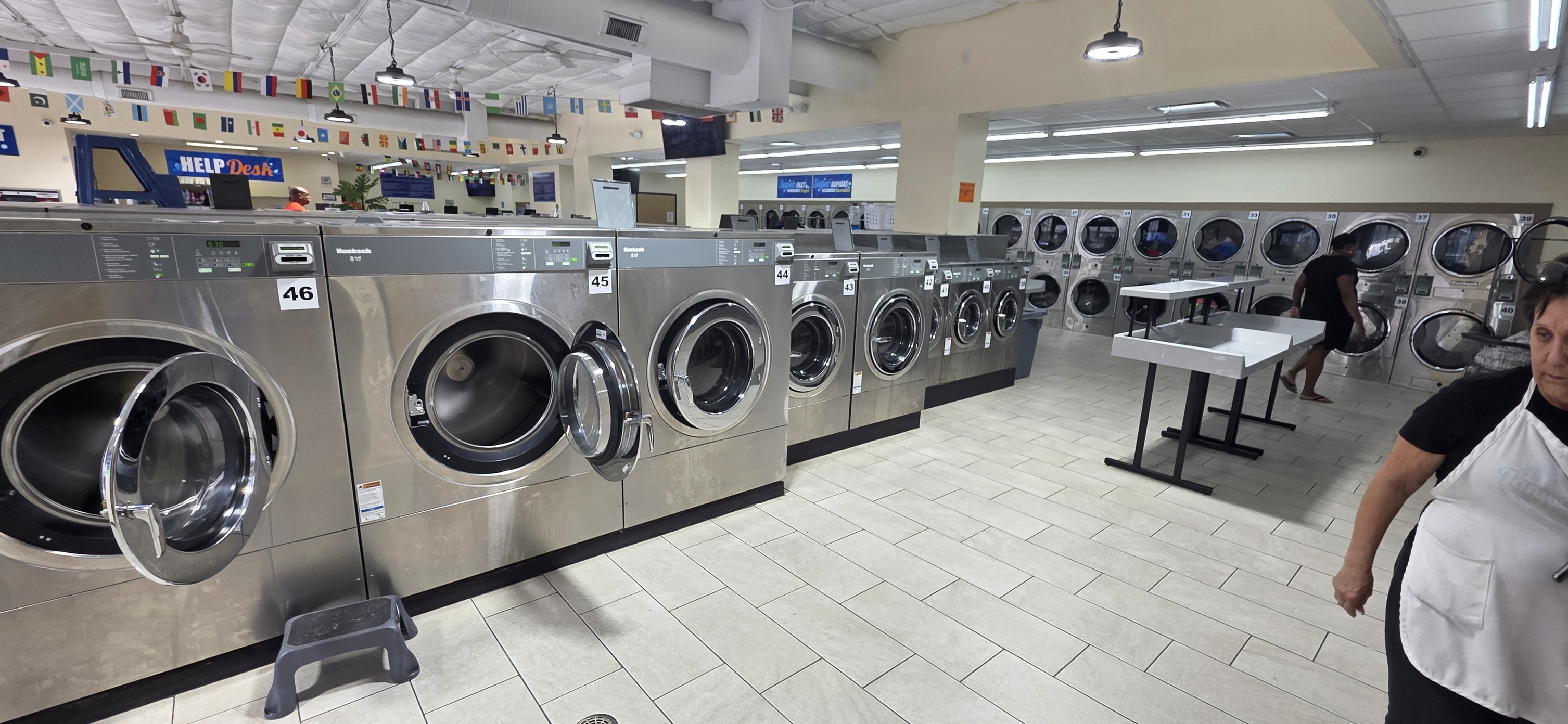 LaundroWell DFW Dry Cleaner ad creative