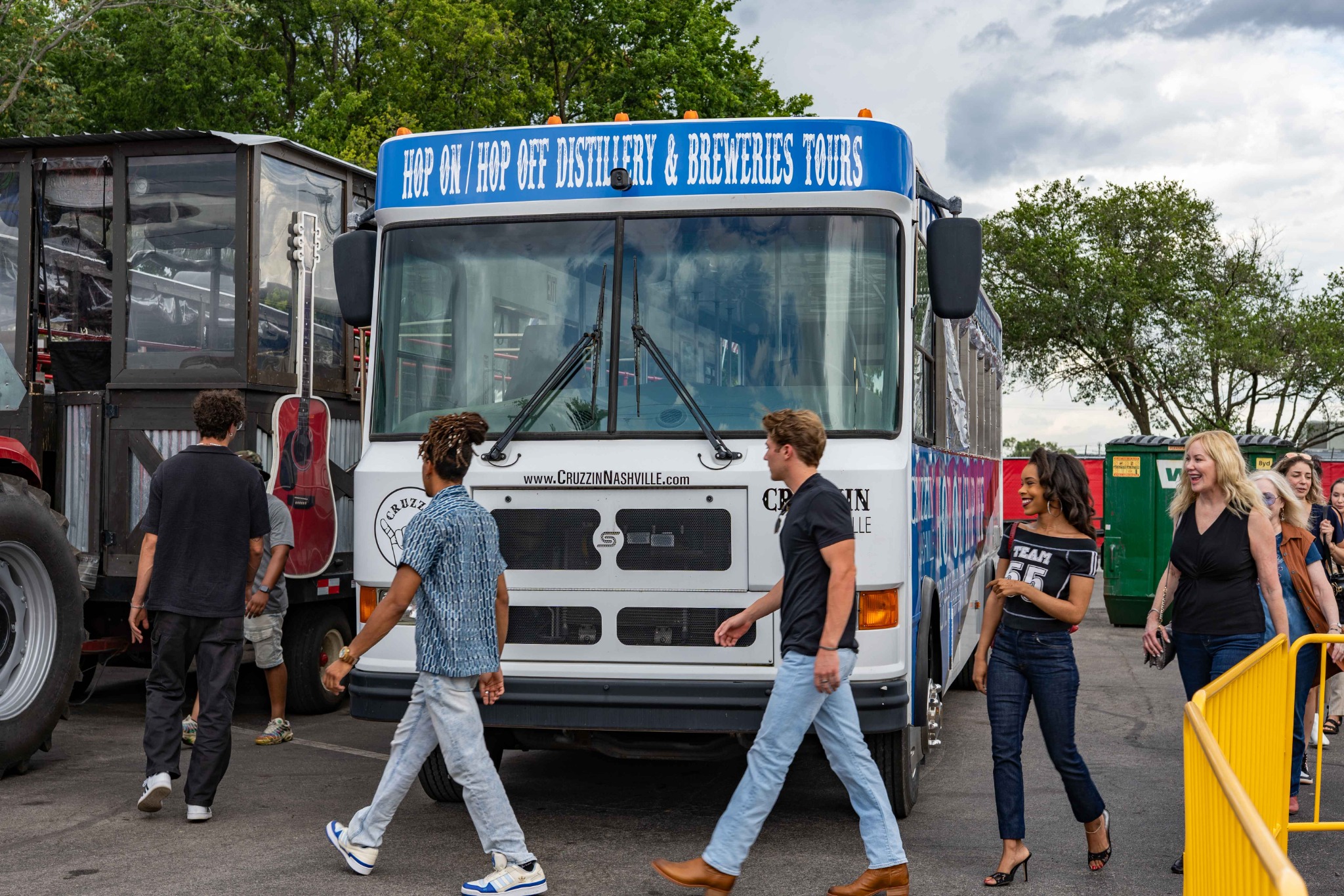 Cruzzin Limo Service ad creative