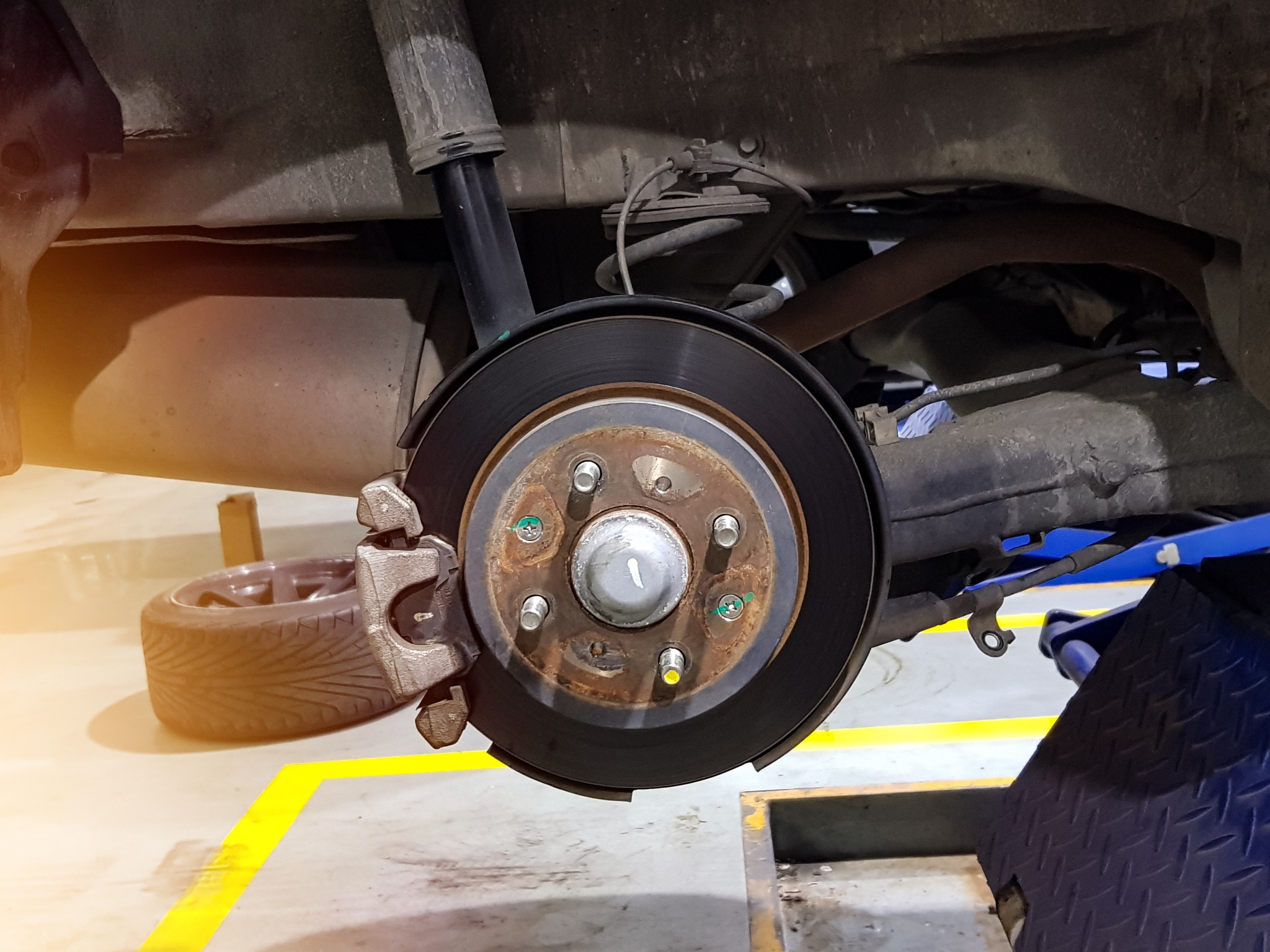 Farley's Wholesale Tire & Express Lube Auto Repair ad creative