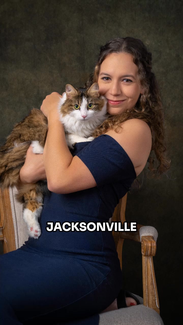 Dogs Wanted ❤️ for a pet portrait session with their fur parents! 😍