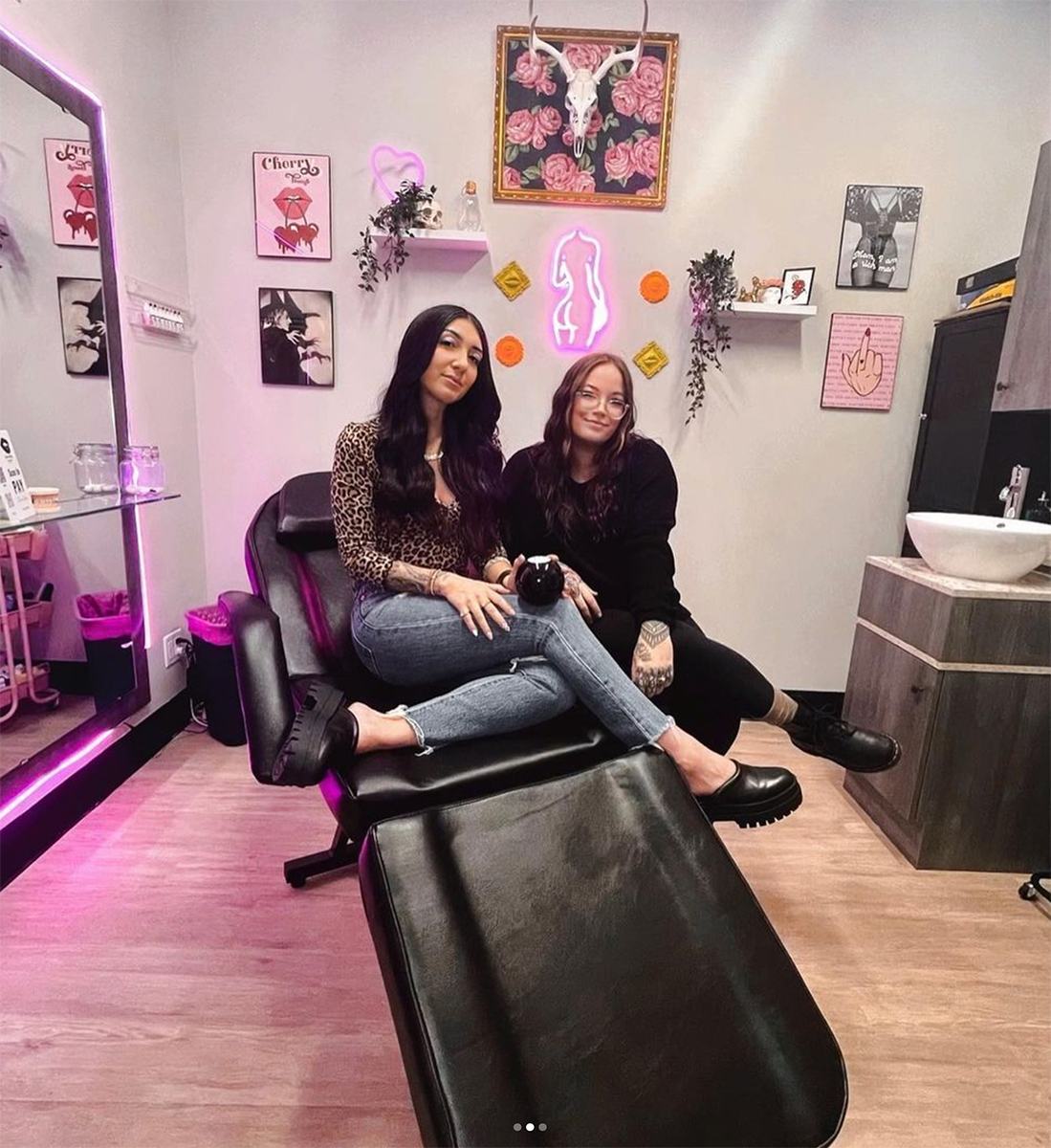 NEW! Salon suite rentals 🔑 Book a tour todays