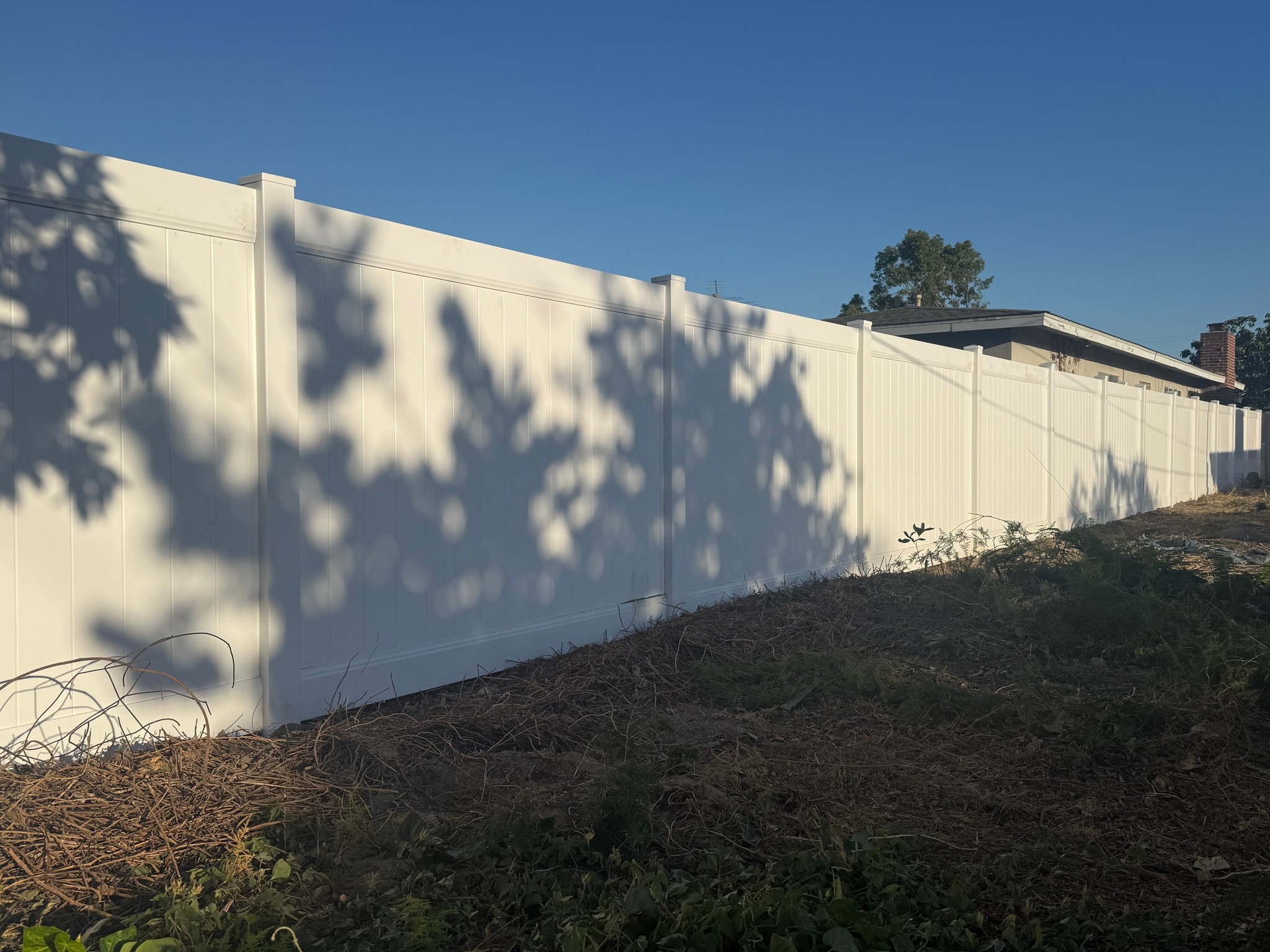 Durable White Vinyl Fence – Backyard Privacy Solution